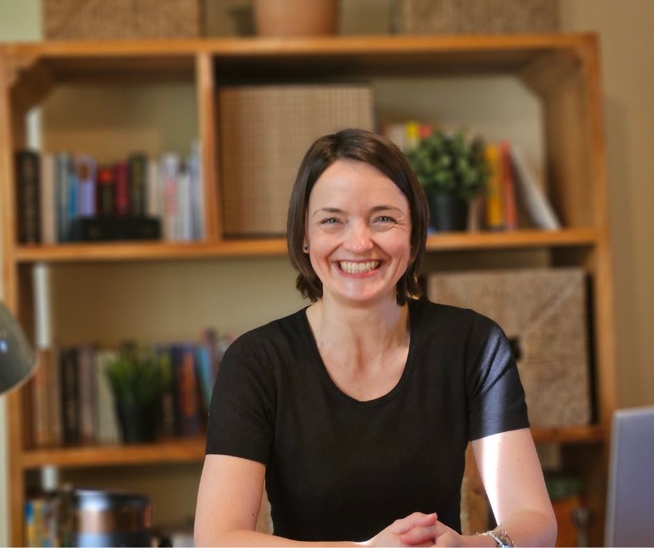 Stefanie Ray im Büro